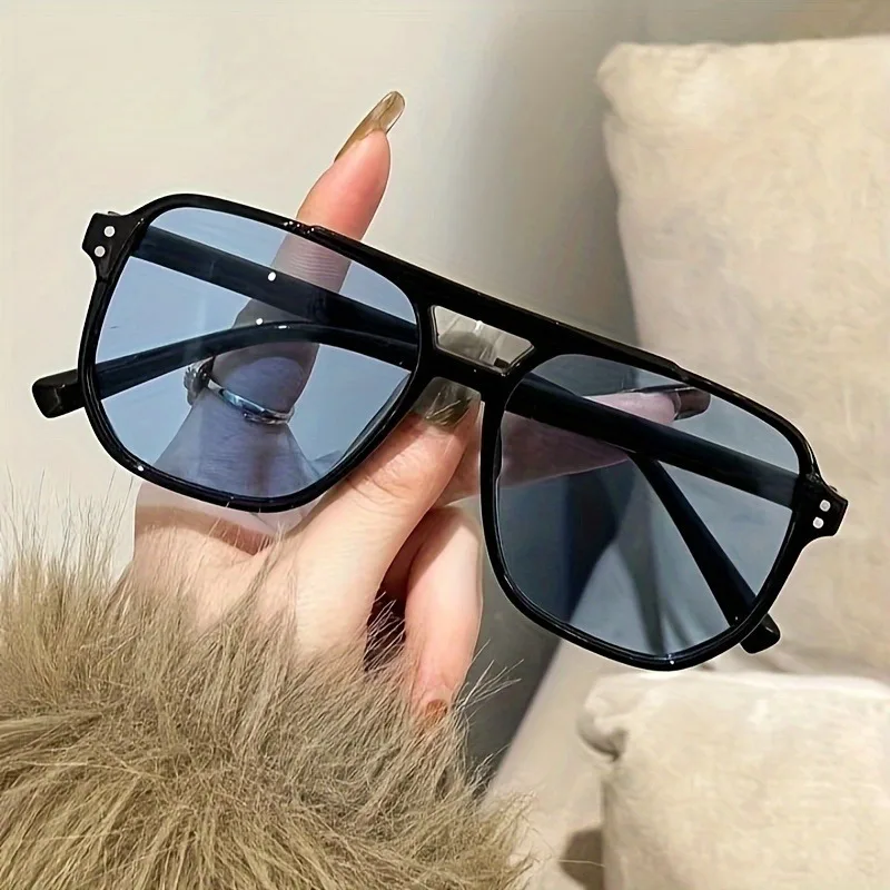 Rechteckige Damenmode-Brille, perfekt für den täglichen Gebrauch und auf Reisen, PC-Linse, entspiegelt und leicht – Detail 4