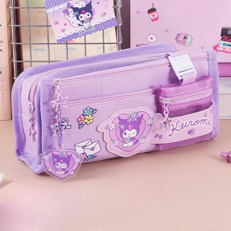 Kuromi : Trousse à crayons de grande capacité—portable, élégante, mignonne et faisant partie d'une série de papeterie créative avec un design attrayant et amusant.