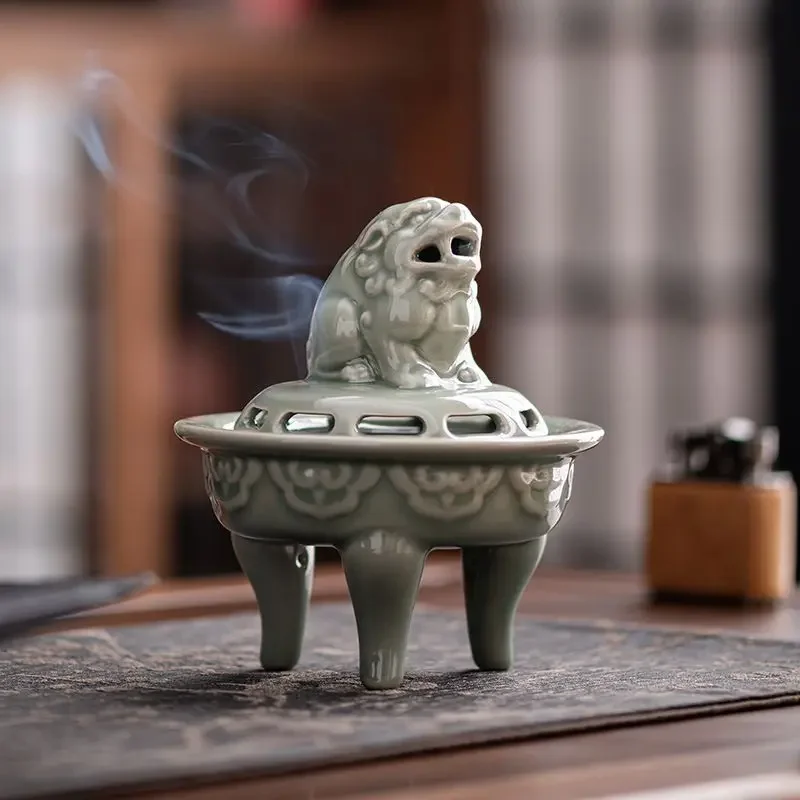 Chinese ceramic aromatherapy stove creative plate incense burner incense supply furnace Zen three-legged furnace