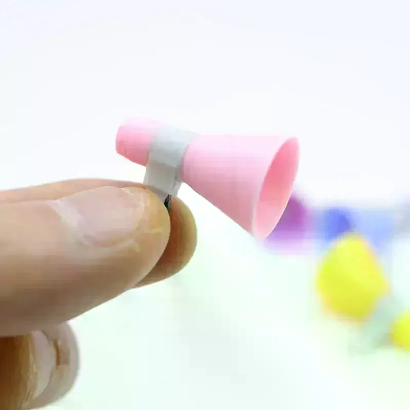 2Pcs 1/12 Puppenhaus Handheld Megaphon Modell Puppenhaus Micro Szene Dekoration Zubehör Kid Pretend Spielen Spielzeug