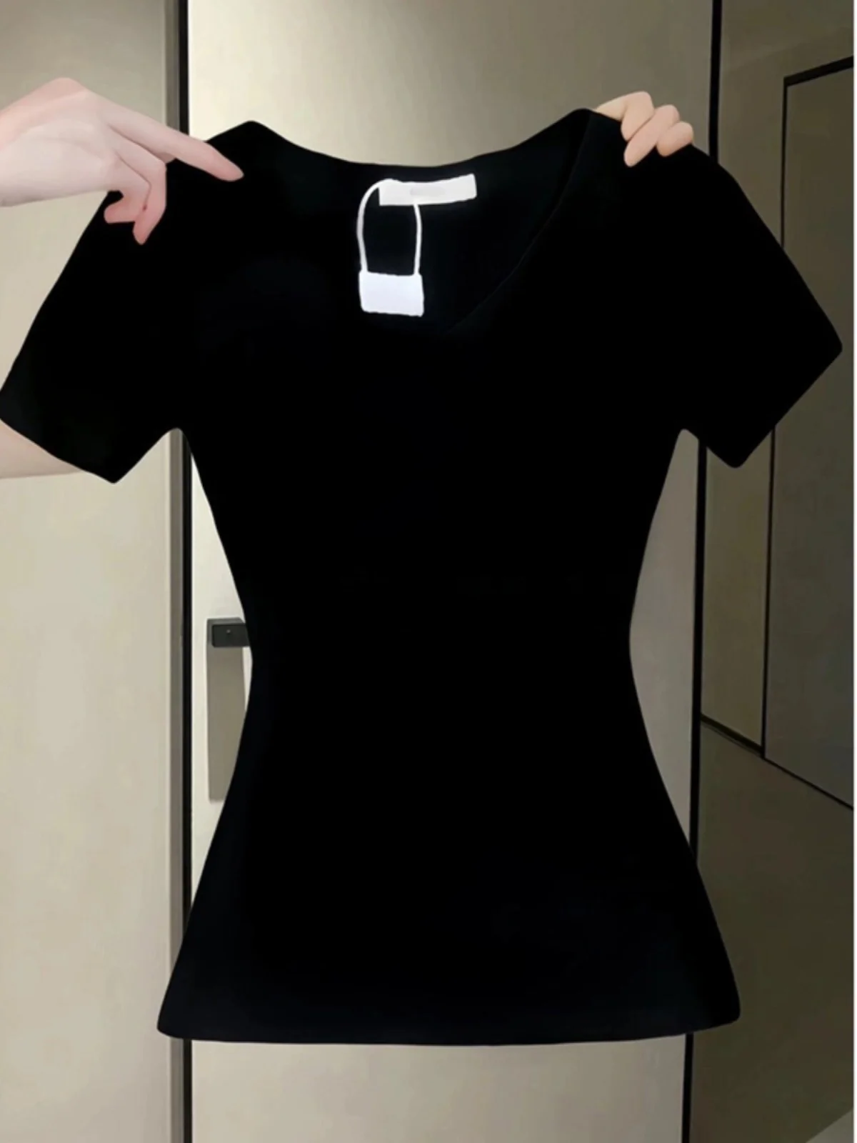 

Ele V-ne ort-sved Slim-fit Korean Sle Women's T-irt Summer Faionable Versatile Tight Bodycon Clothes