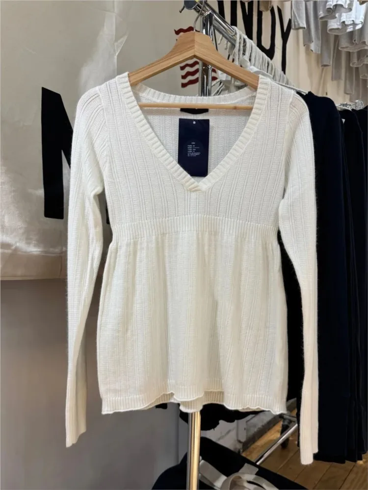 Camisetas blancas de manga larga ajustadas de punto con cuello en V para mujer, camiseta suave de algodón a la moda de otoño, camiseta dulce y bonita de estilo Preppy Y2K, última novedad