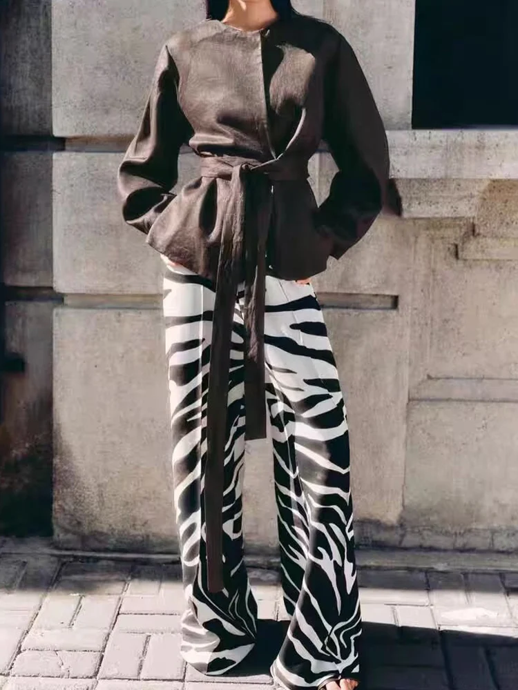 

European and American style women's clothing, new fashionable and versatile round neck long-sleeved suit jacket with belt.