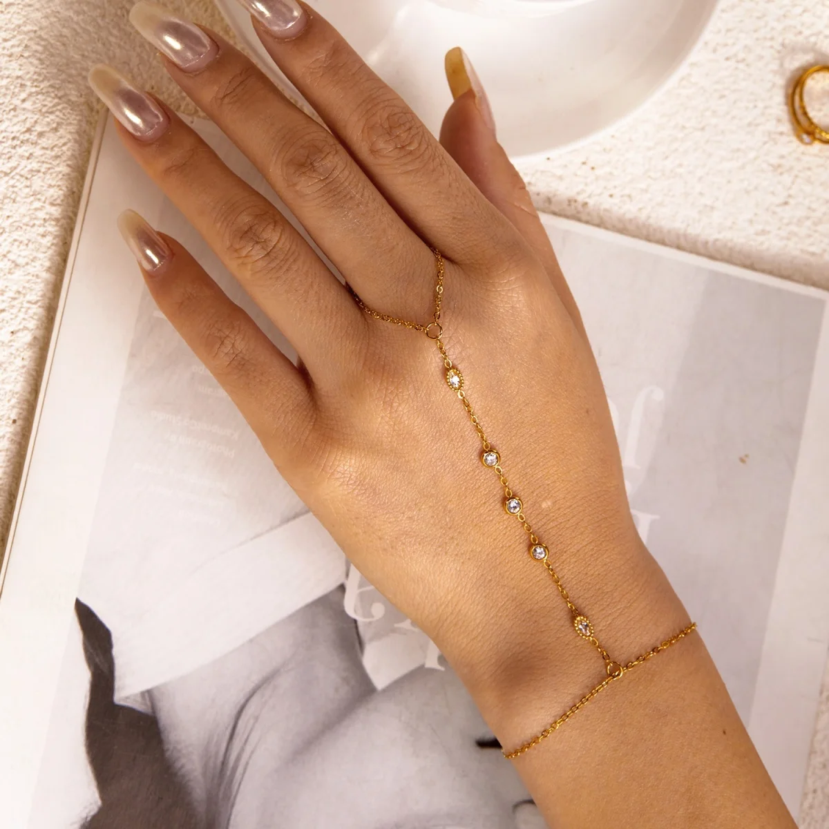 Minimalistische runde Zirkon-Fingerarmbänder aus Edelstahl für Damen und Herren, geometrischer ovaler Kristall-Blumenring, Armreif, Hochzeitsschmuck – Detail 17