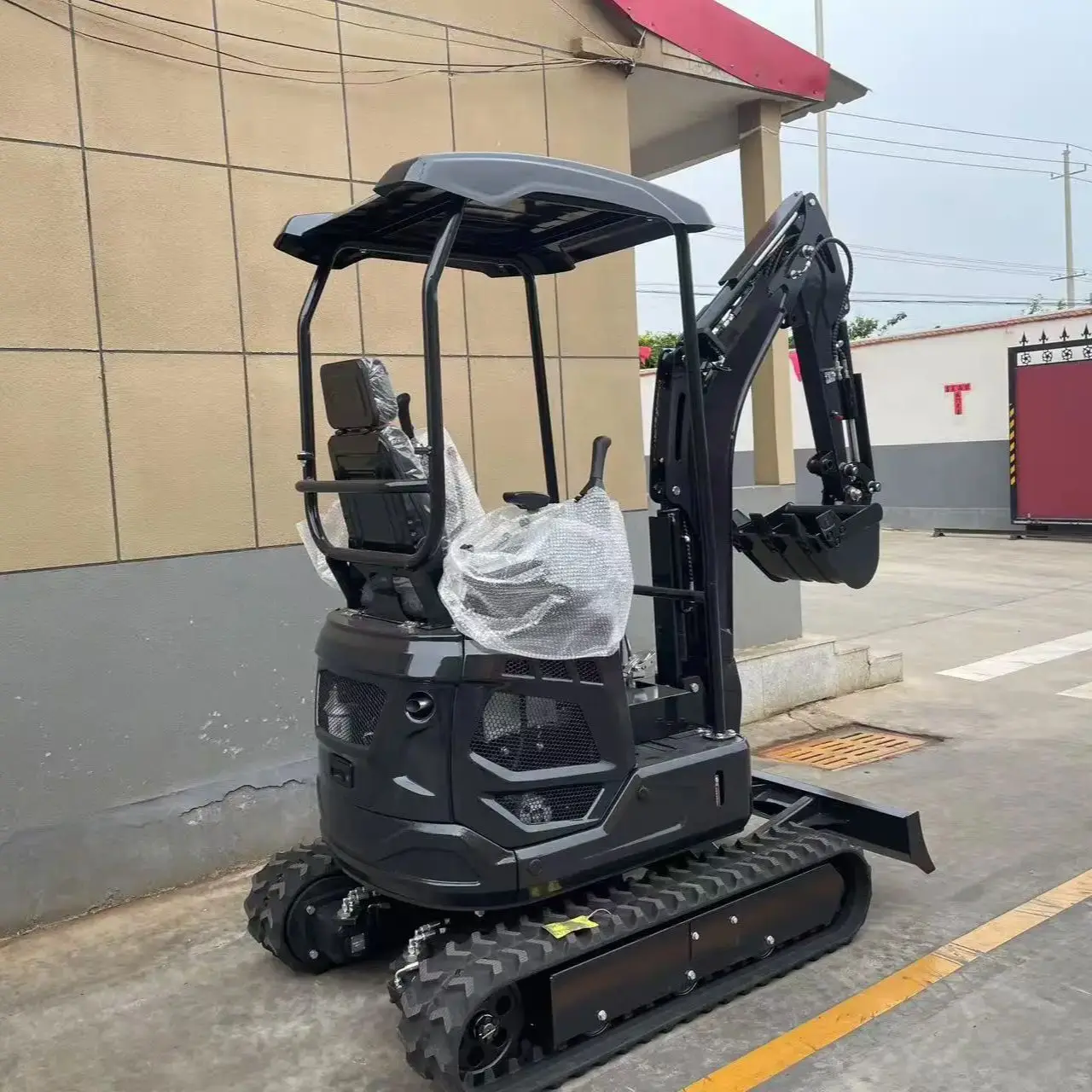 

Bestselling mini excavator multifunctional with free bucket customized color for sale