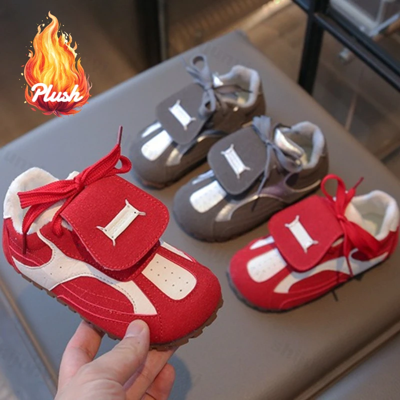 

2025 зимняя детская модная теплая повседневная спортивная обувь с низким берцем, модные универсальные плюшевые удобные нескользящие хлопковые кроссовки для мальчиков