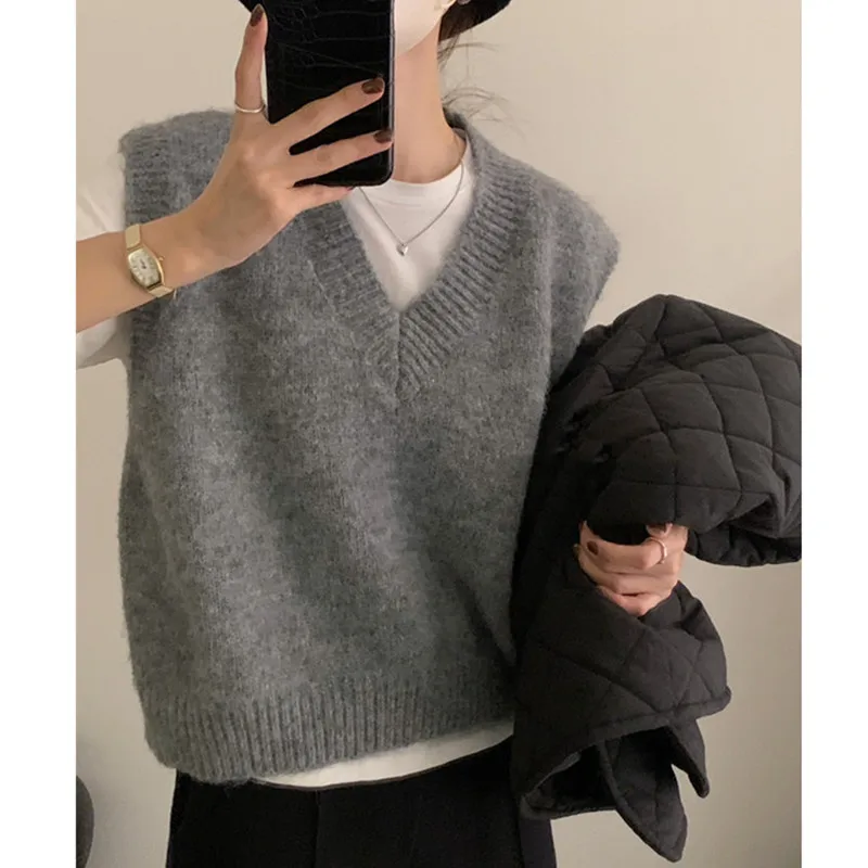 

Retro Hong Kong Sle Women's Vest Svel Knitted Sweater V-Ne Layering Top Small Size College Sle oulder Baring