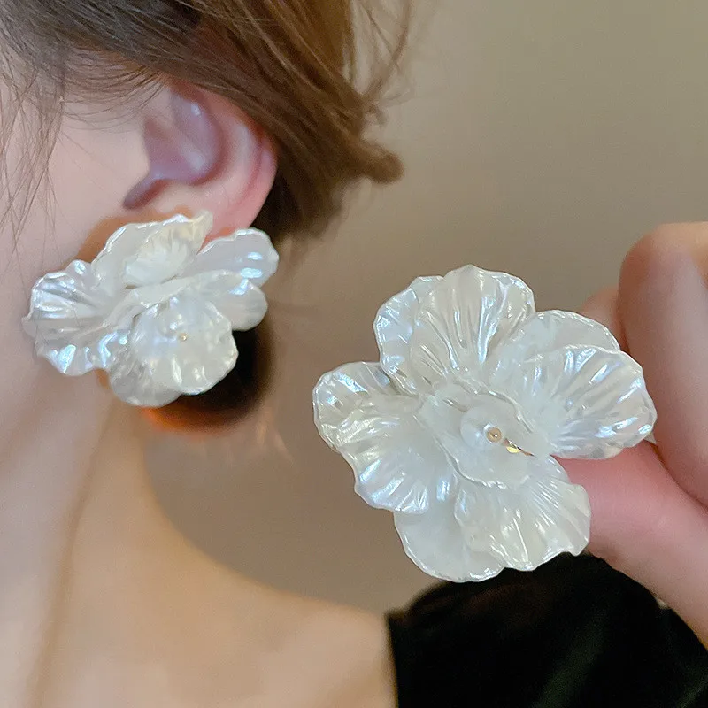 Pearl Flower Geometric Earrings Niche Fashion Design Sense Studs Senior Sense Everything Temperament Earrings Wholesale