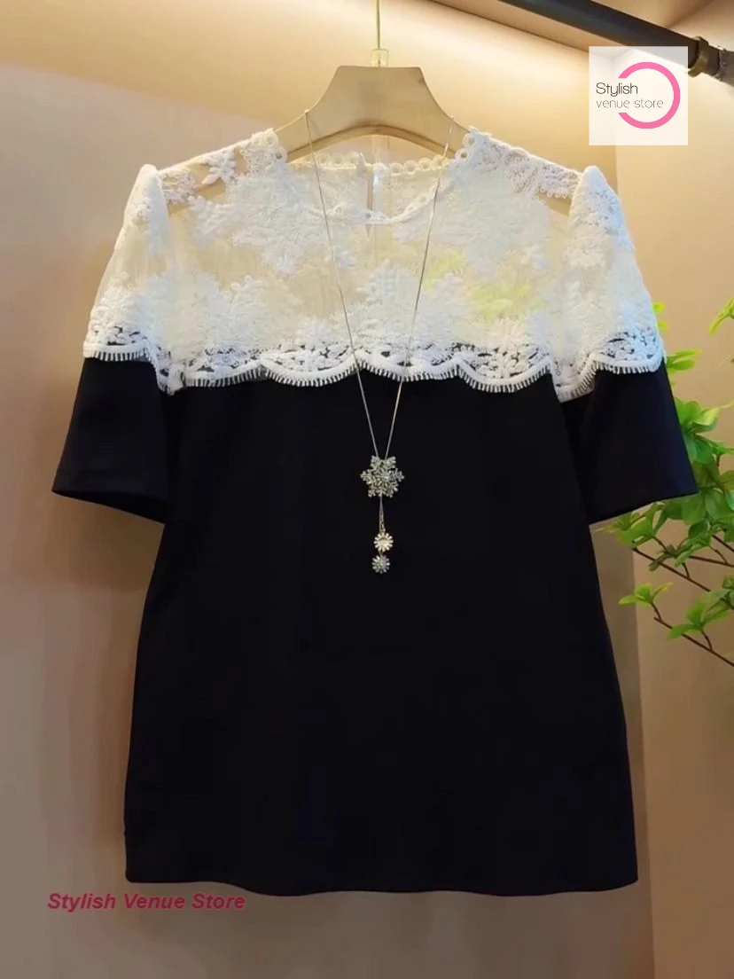 

Summer new black openwork lace stitching plus size T-shirt female French fashion temperament ladies slim casual short sleeves.