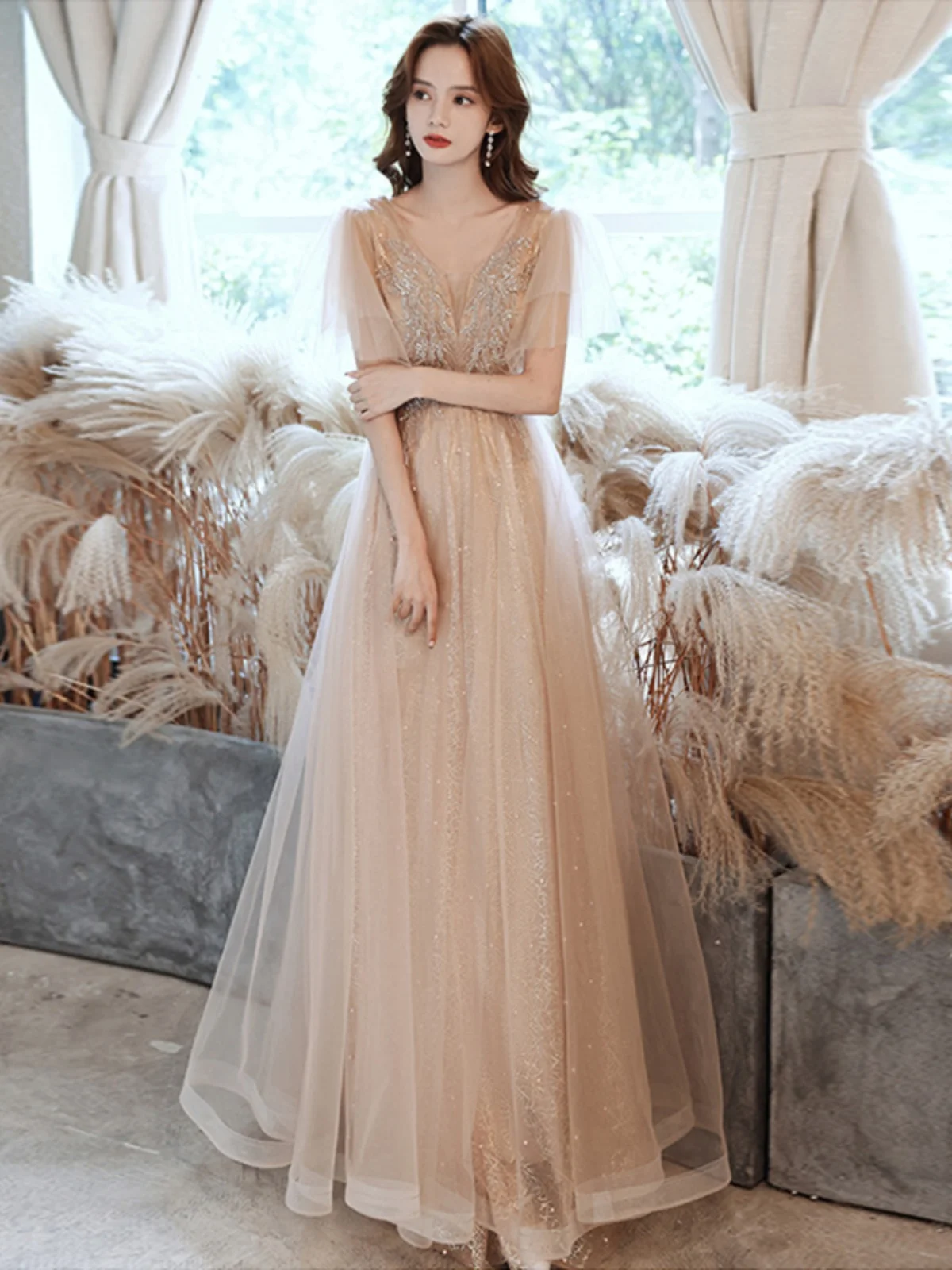 

Вечернее платье цвета шампань для женщин, новинка 2026 года, для торжественных мероприятий, дня рождения, с пышной юбкой, глубоким V-образным вырезом, расшитое бисером, длинное
