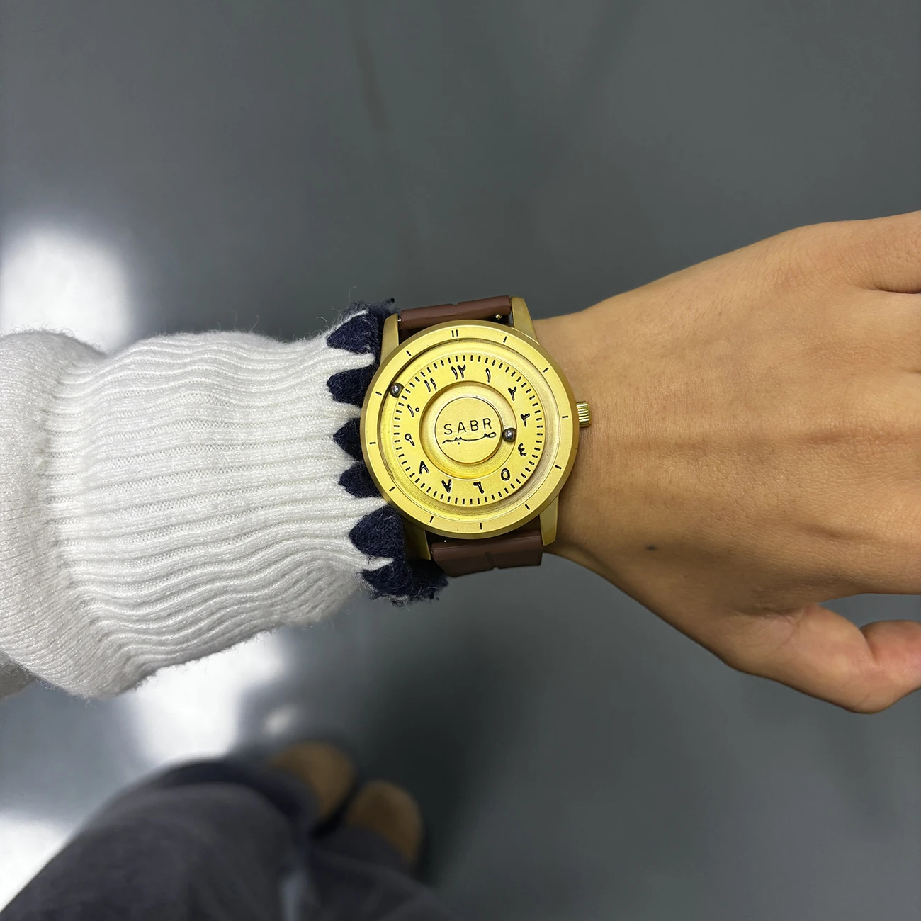 

Sabr Top Luxury Men's Gold Stainless Steel Arabic Digital Quartz Watch with Magnetic Beads and Non Mirror Technology