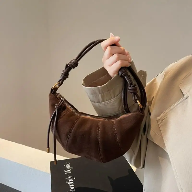 

Классические винтажные бархаты на плече