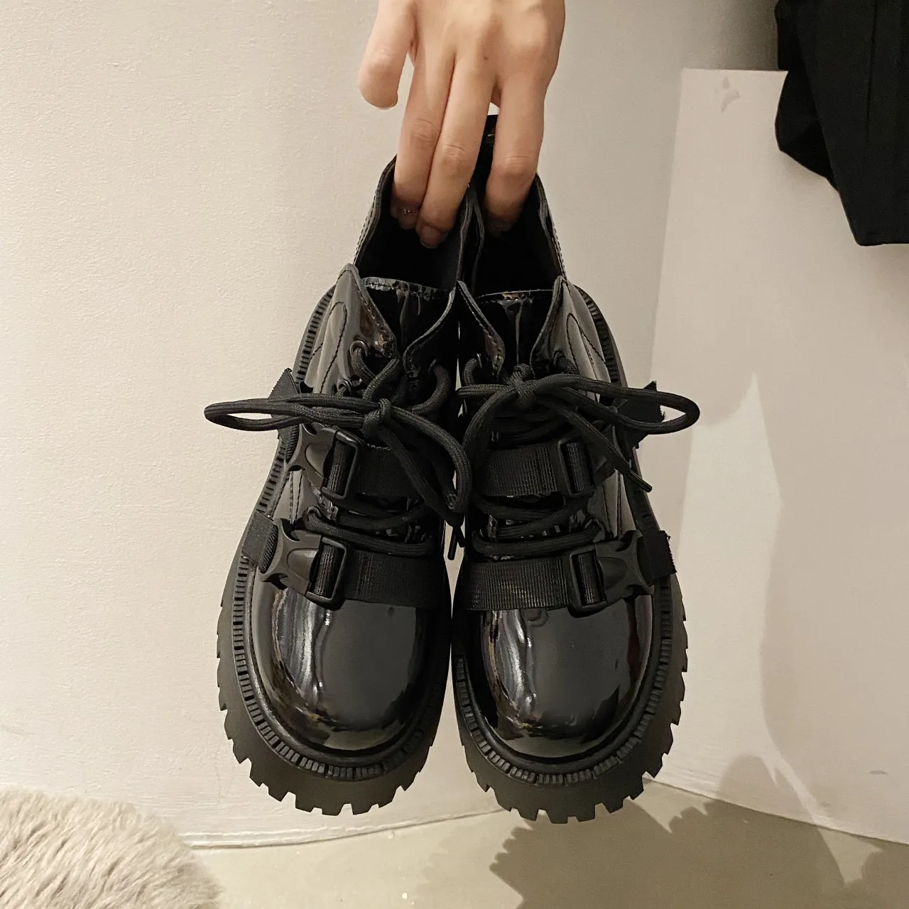 Black Martens for women 2024 autumn new thick soles with British style booties sweet cool little booties platform shoes western