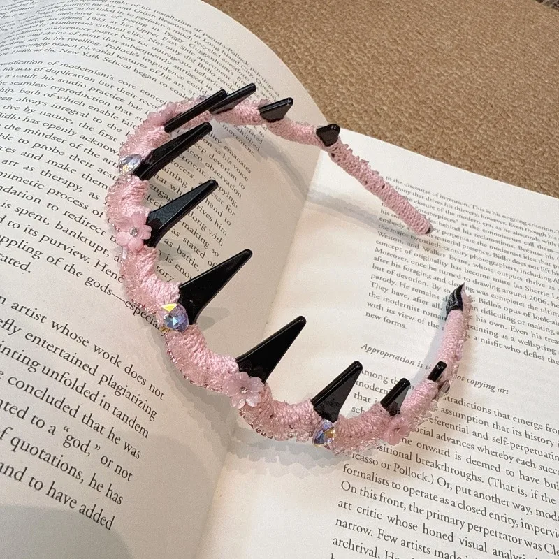 ピンクの滑り止め付き歯付きヘアバンド、キラキラクリスタルフラワーヘッドバンド（女性用）、太い髪用のファッショナブルなヘアアクセサリー