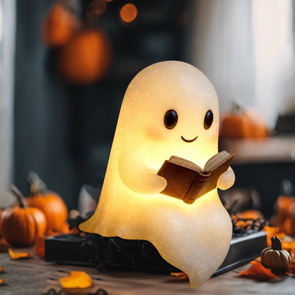 Lampka nocna na Halloween w kształcie ducha czytającego książkę, urocza lampka nocna z siedzącym duchem czytającym, dekoracja, duch czytający książkę, ciepłe światło ambientowe dla miłośników książek.