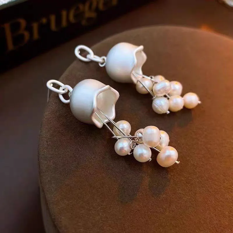 

New Arrival Autumn Wintyer French Retro Lily of the Valley Design Natural Freshwater Pearl Earrings High-end Temperament Earring