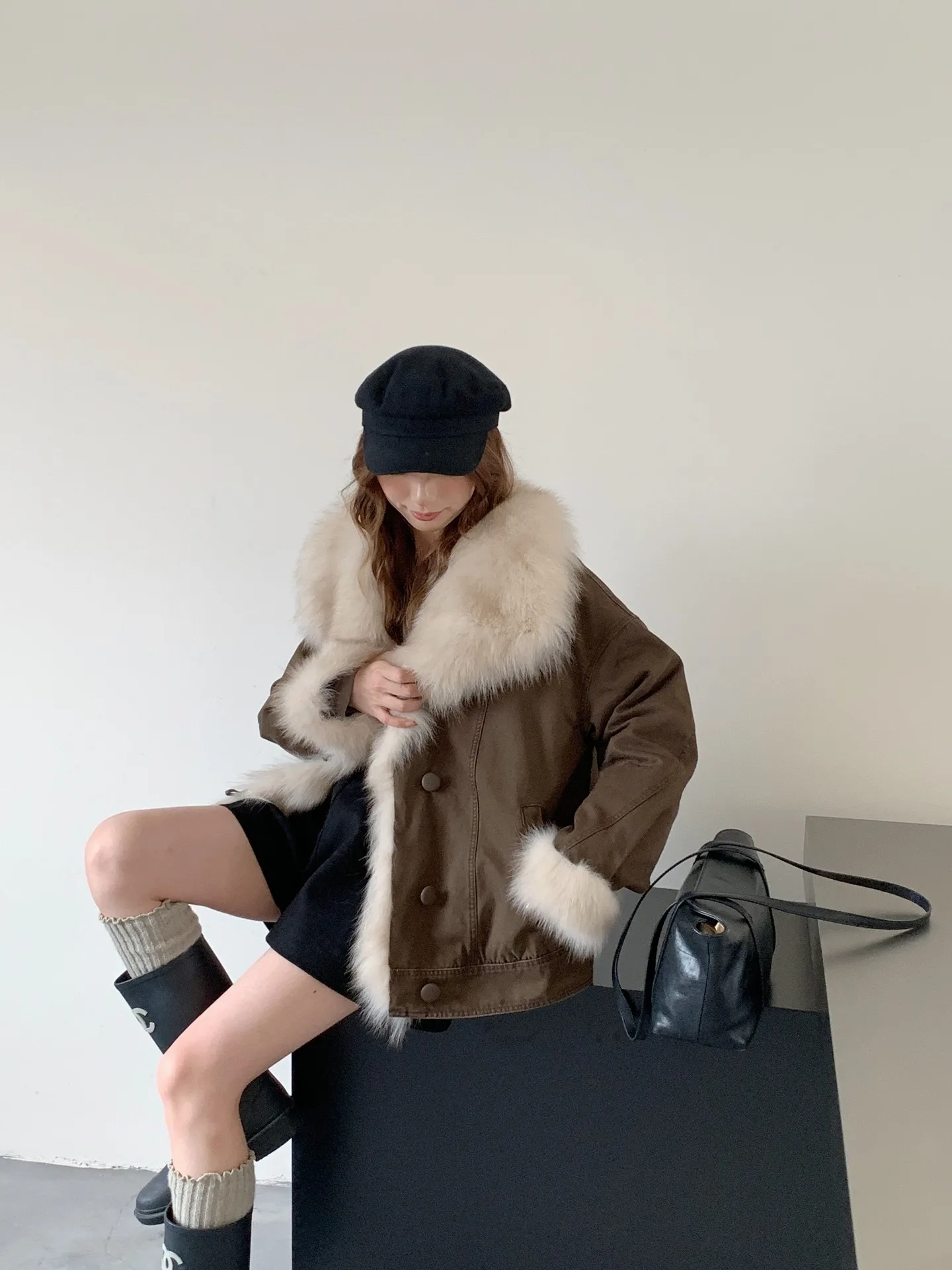 The new winter style of the "Workwear Parker 2025" fox fur coat with a front opening and a white goose down inner jacket for wom