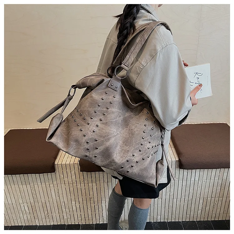 

2025 Новая текстурированная большая сумка для женщин, большая вместимость, повседневная универсальная модная сумка на плечо