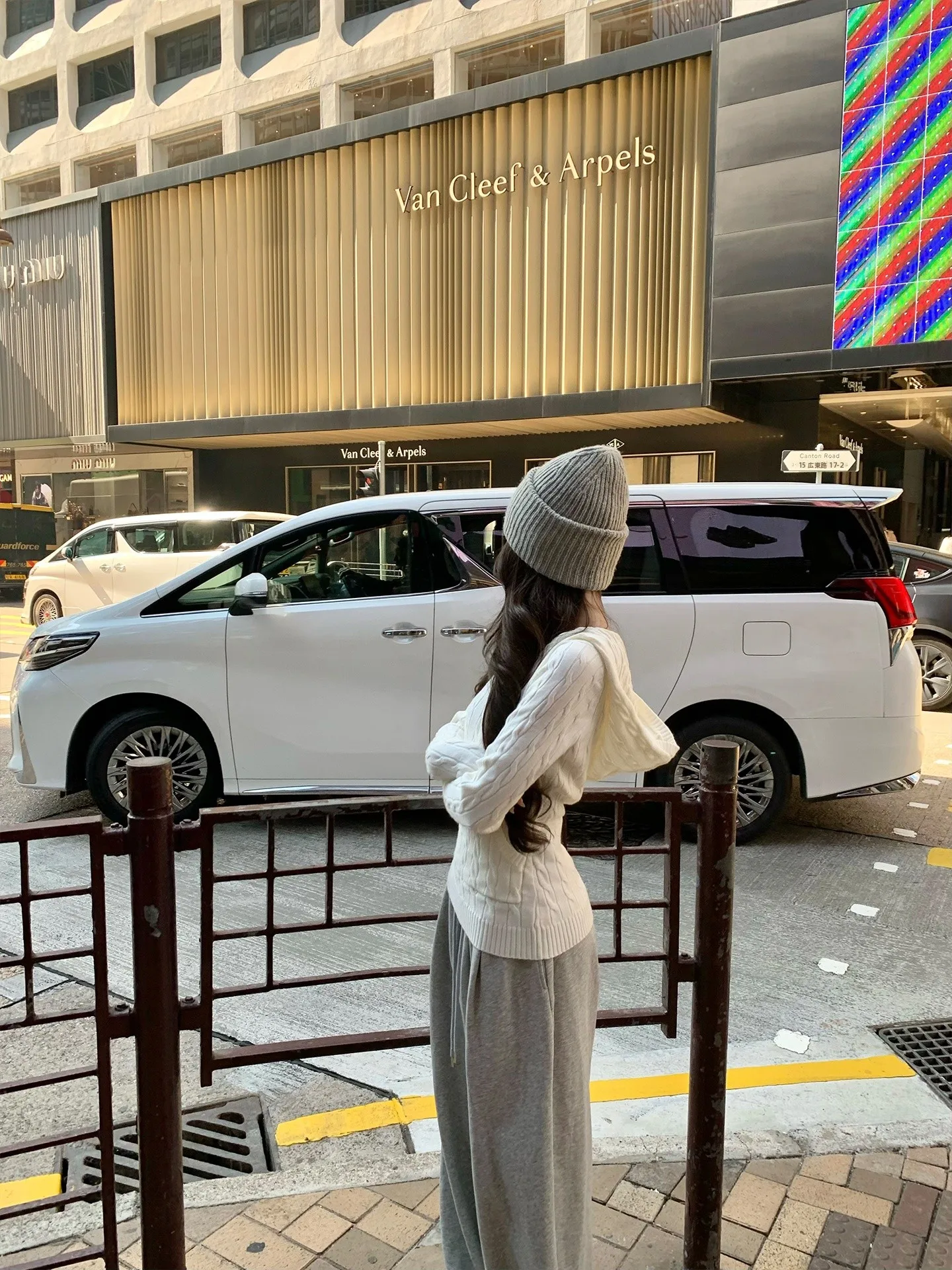 

Gyo Milk White Knitted Hat Scarf Patterned Sweater Soft Straight Fit Women's Long Sve Hoodie Cleanfit Sle Online Excl...