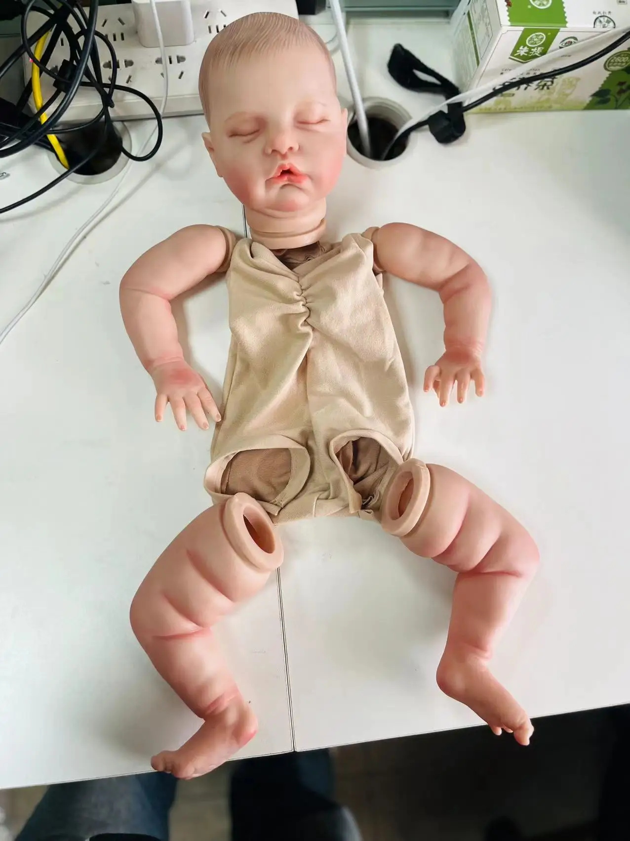 22inch Reborn Doll Kit Ruby Already Painted Reborn Doll Parts with Many Details Veins Kit Bebé Reborn Reborn Baby Name on Neck