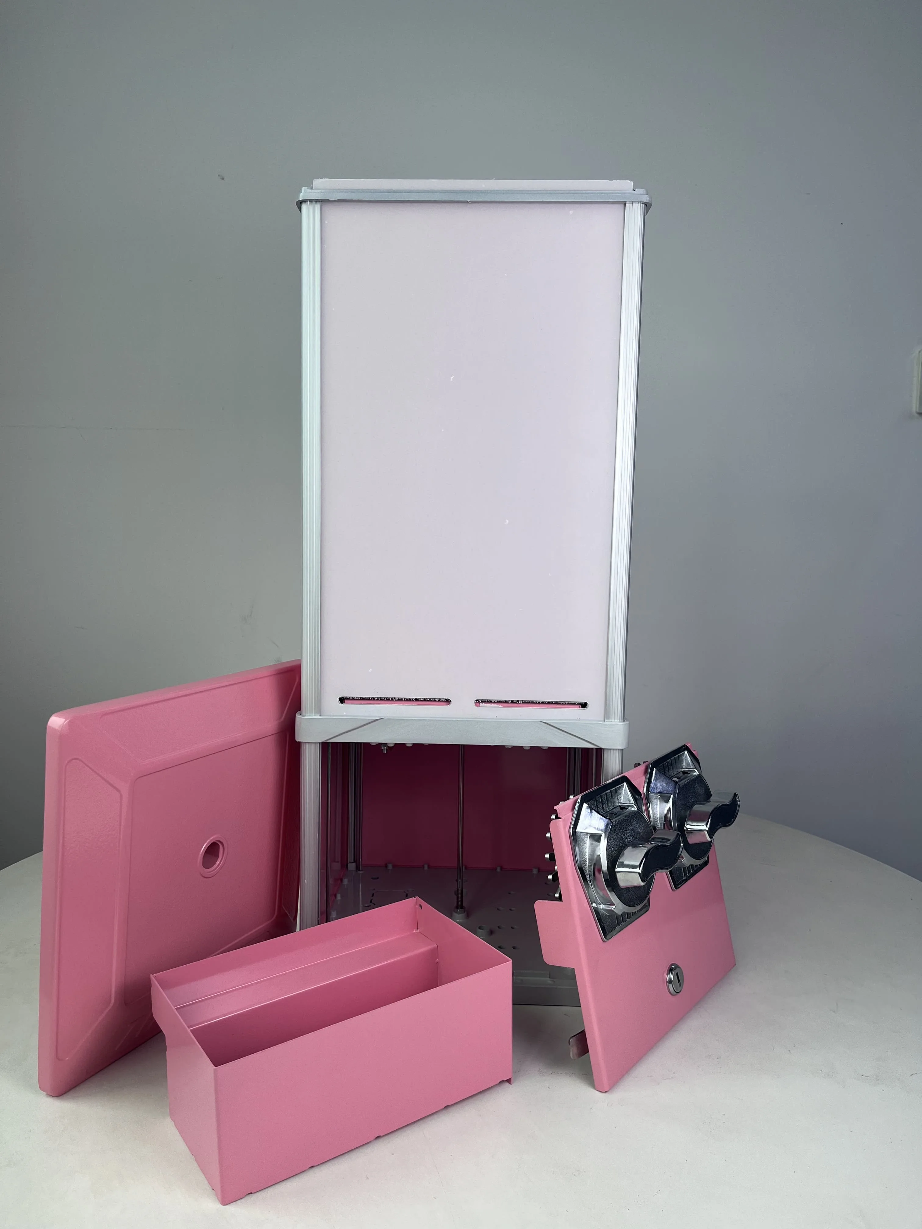 

Coin and Token Payment System Trading Card Sticker Vending Machine