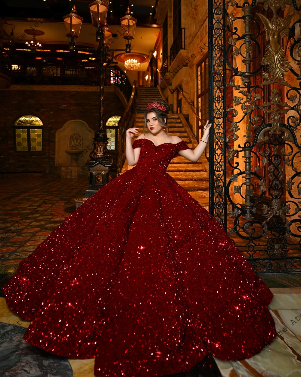 Vestido Quinceanera de veludo vermelho do ombro, 15 vestidos doces, vestido de baile mexicano, manga folhada, incrível