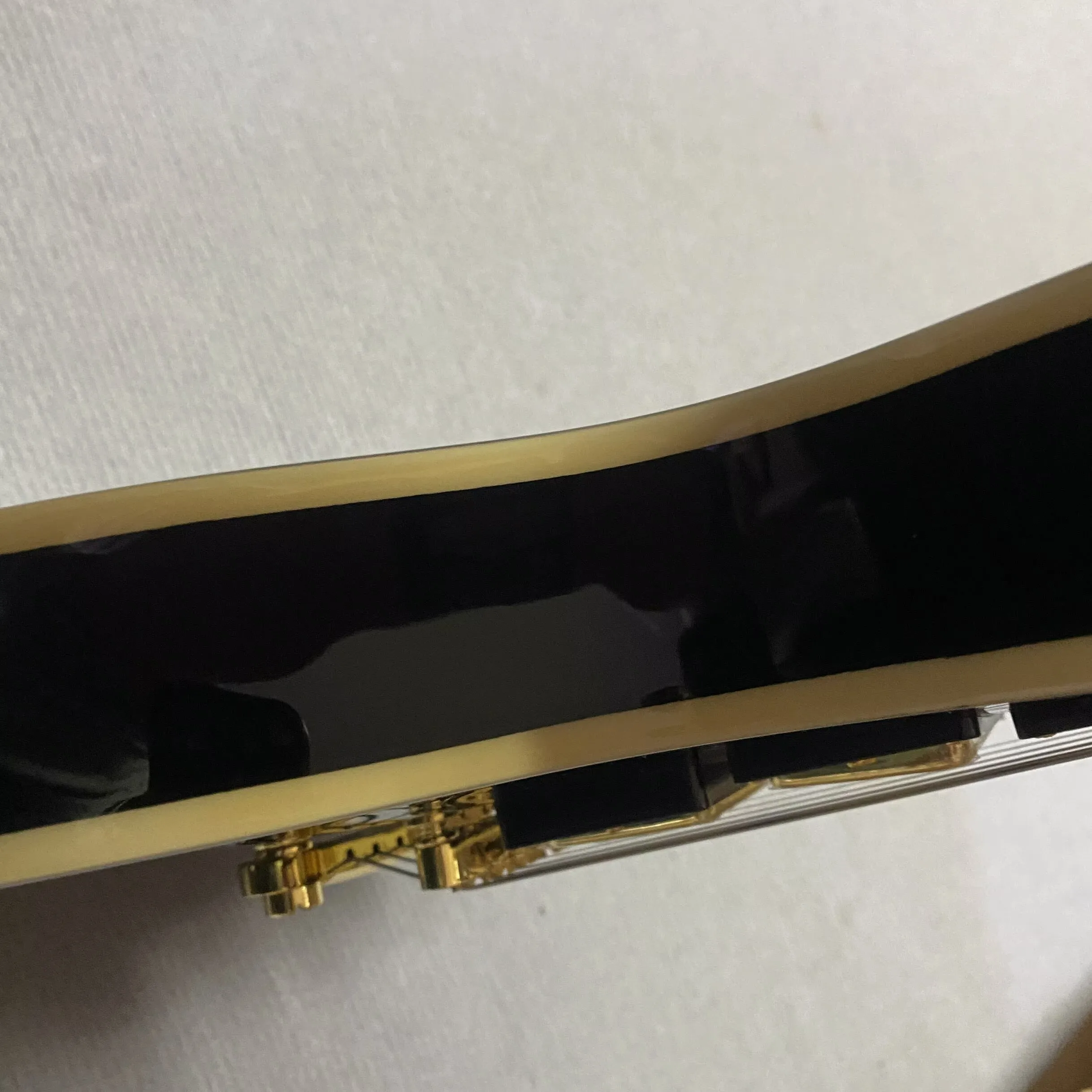Three-pickup black electric guitar Real pictures of stock rock electric guitars. Shipped within 48 hours. No waiting.