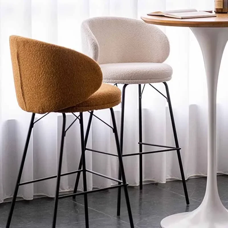 Рисунок 3 - Скандинавские барные стулья для гостиной