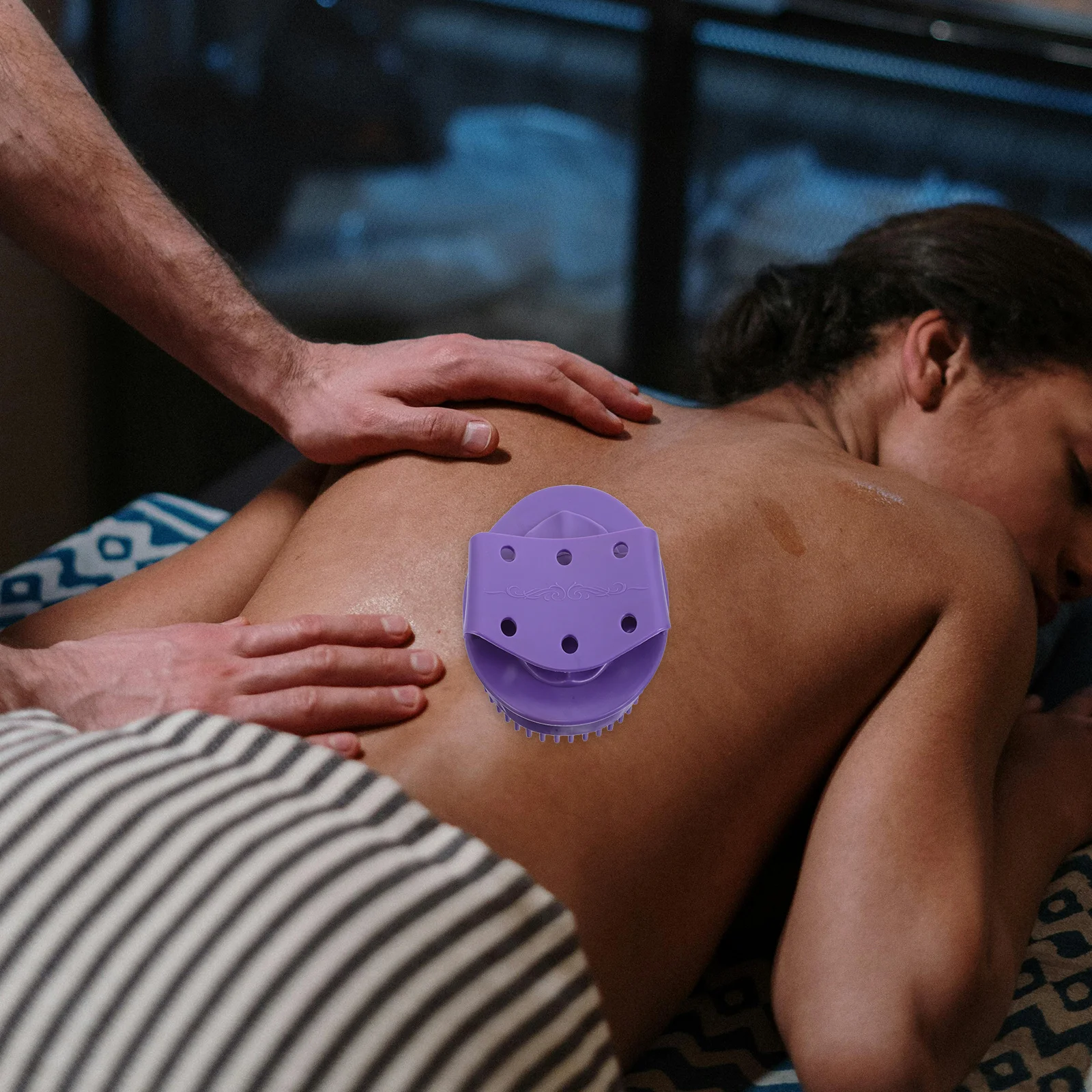 

Handheld Body Massage Brush Essential Oil Applicator Ergonomic Oval Cleaning Comb for Waist Belly Legs Muscle Relaxation Scalp