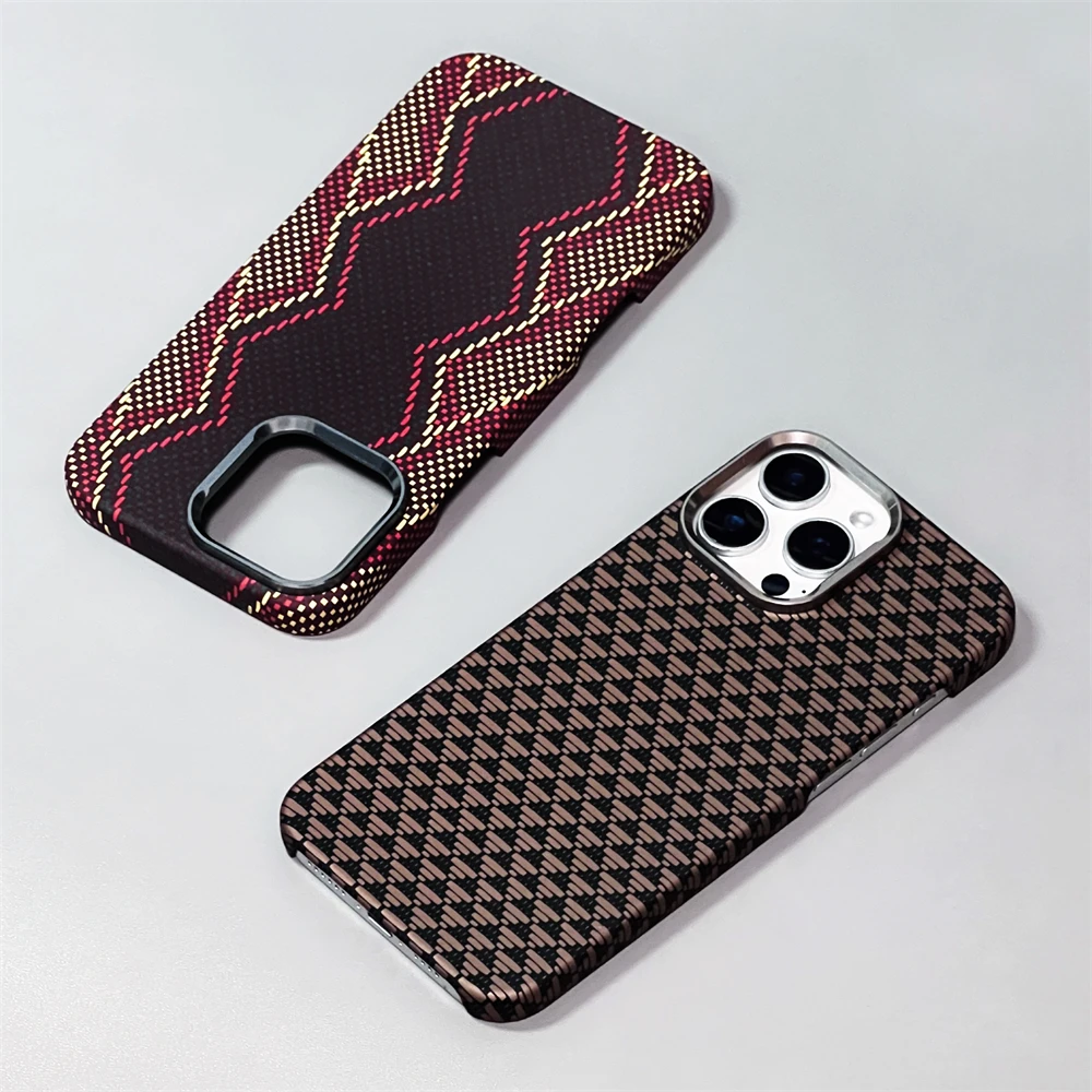 Funda magnética de pirámide de serpiente de fibra de carbono para iPhone 17 16 15 14 Pro Max Plus para Funda colorida dura fina a rayas Magsafe