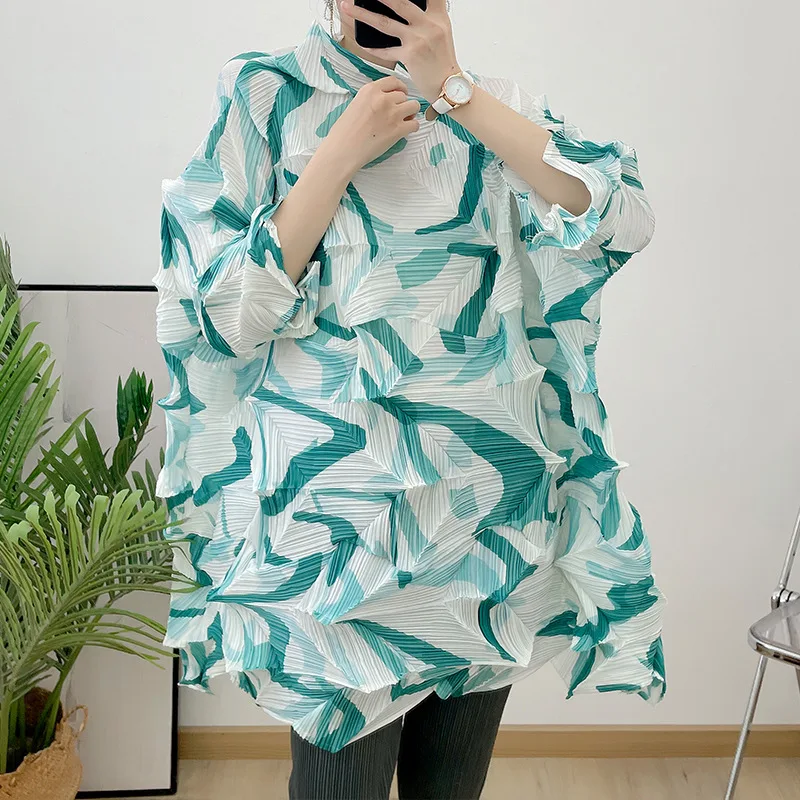 

GGHK Autumn 2023 Miyake Folds T-shirt Fashion Fashionable Diamond Pleated Color Matching Design Loose Large Size Was Thin Blouse