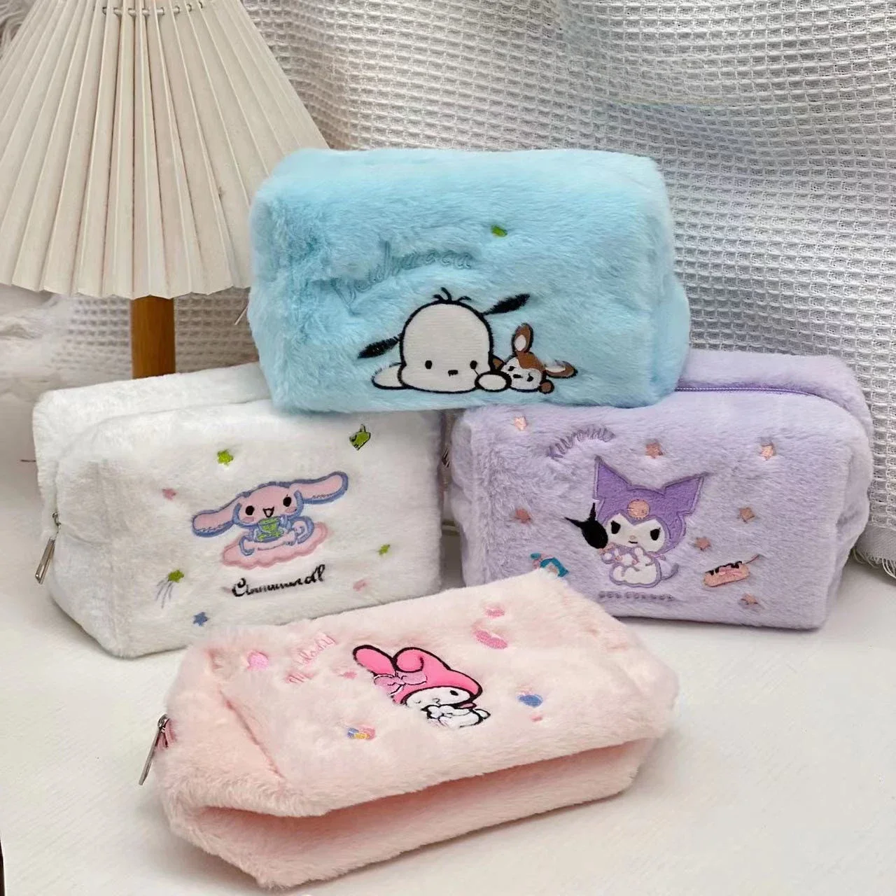 Sanrio Women\'s Makeup Bag Girl Cartoon Kulomi Cinnamoroll Plush Large Capacity Inner Layer Waterproof Zipper Stationery Storage