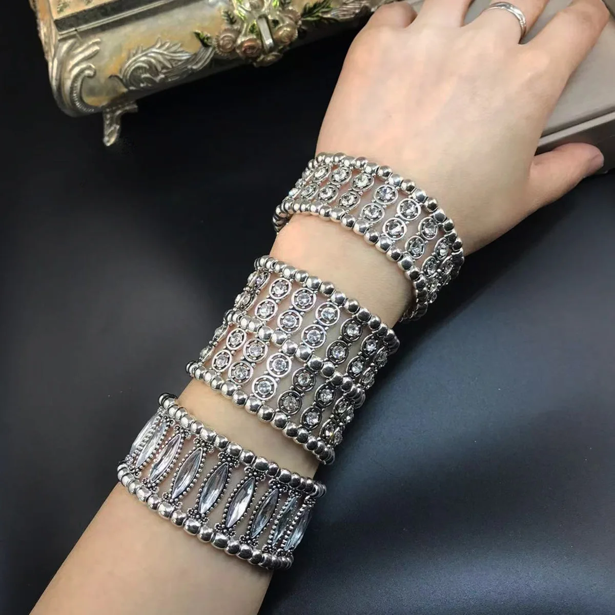 New Fashion Women\'s Vintage Rhinestone Handmade Beaded Elastic Bracelet