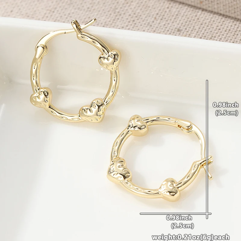 Vintage-Design Goldfarbene Herz-Creolen für Damen Klassische Mode Handgeschnitztes Muster Schmuck – Detail 4