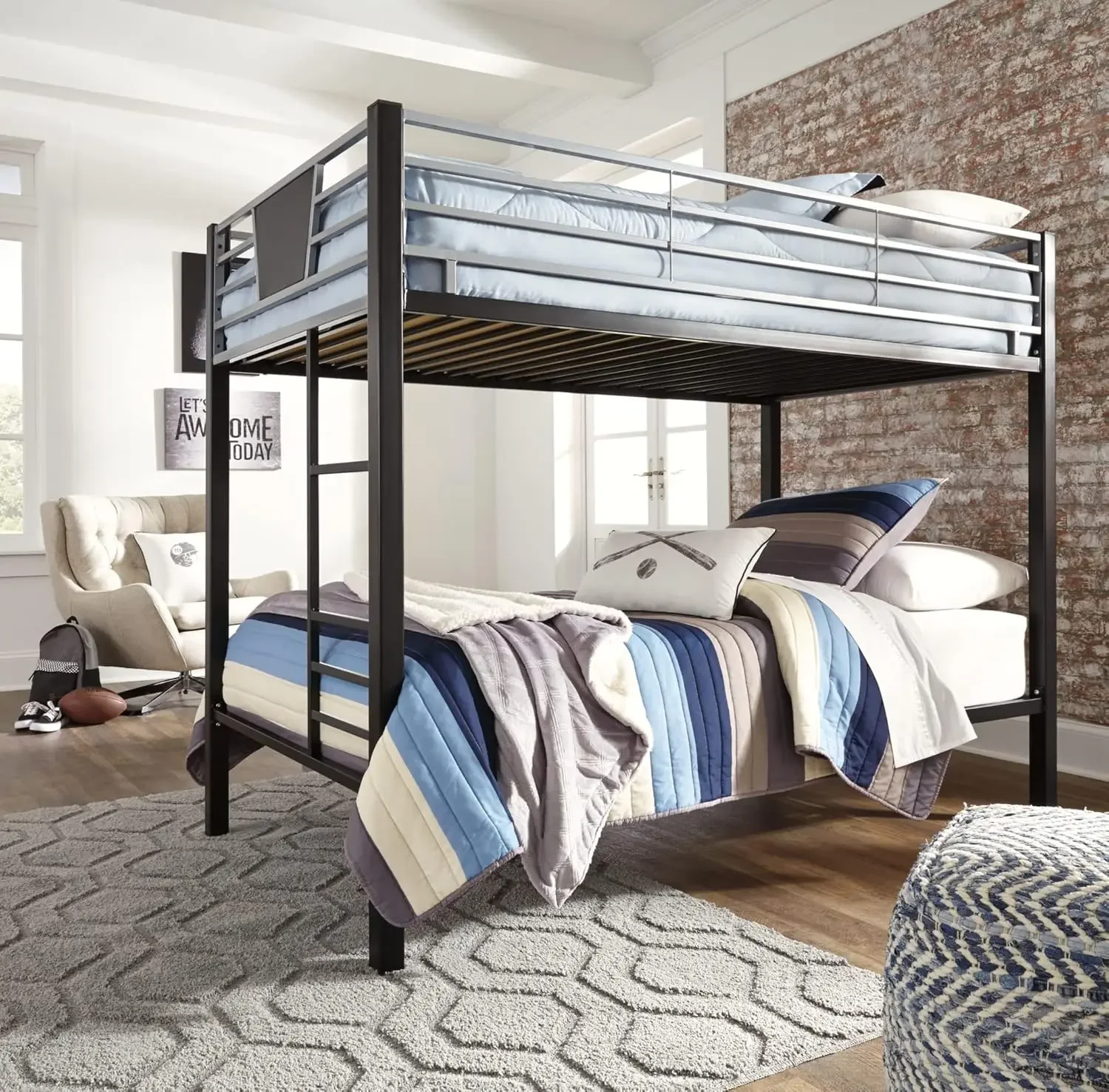 Design by Ashley Dinsmore Industrial Twin Over Twin Metal Cama de beliche infantil com escada, preto e cinza