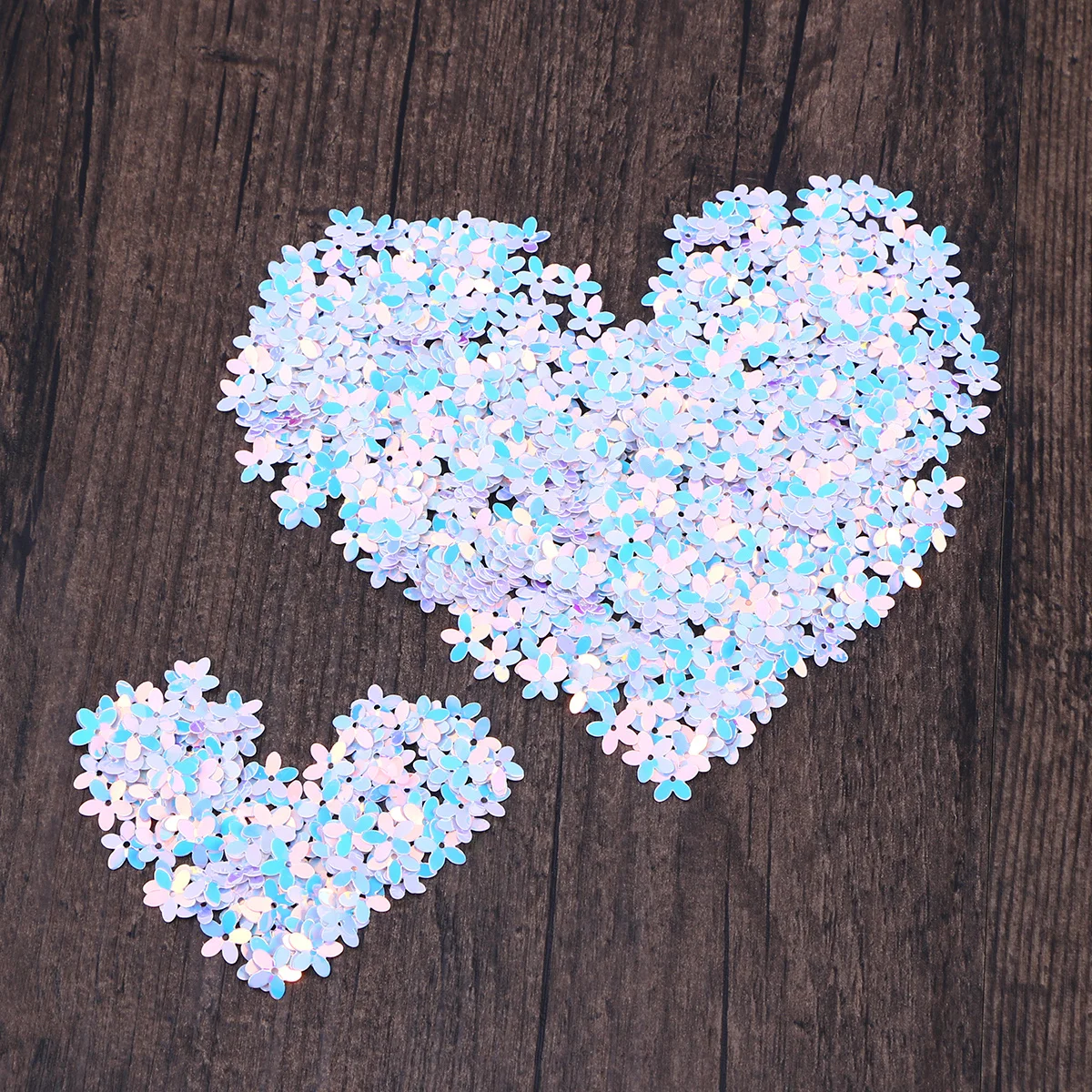 

800Pcs Five-Petal Flower Sequin Clothes Patches 10mm PVC Accessories for Hat Pants Coat Decoration Bright White