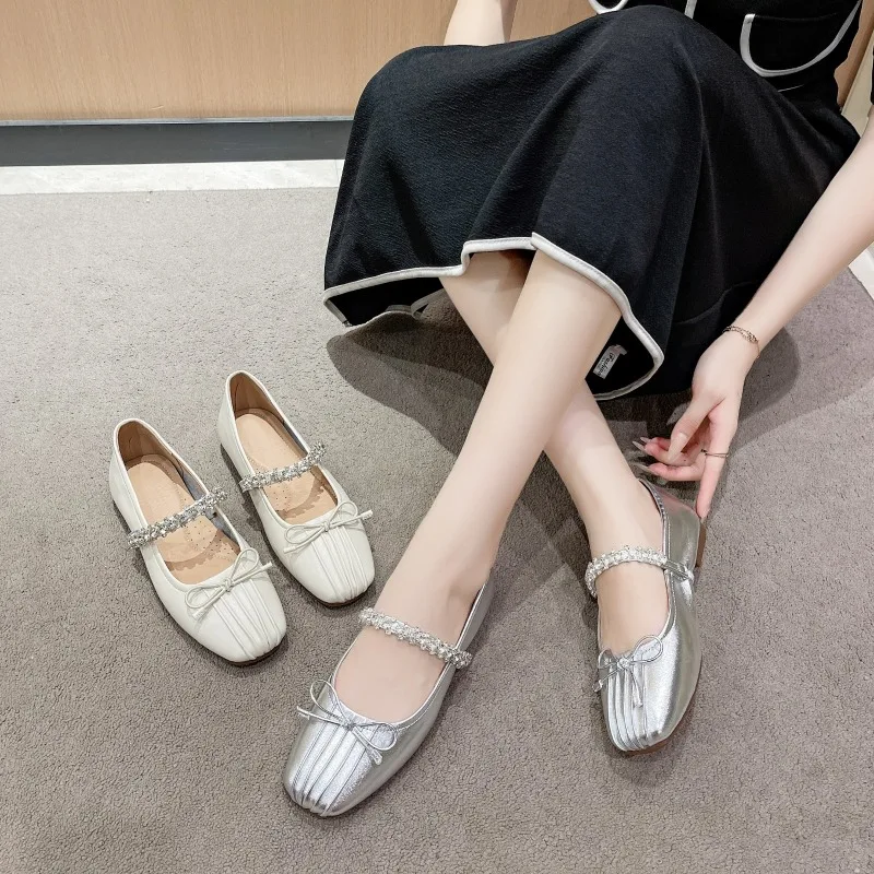 2025年新作ファッションフラットシューズ、レディースシングルシューズ、秋の新作、スカートと合わせる、バレエシューズ、メリージーン、レザーシューズ、女性用靴