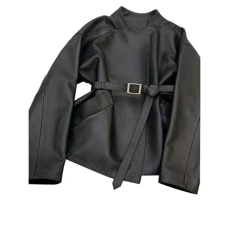 Giacca corta in pelle da donna Temperamento Celebrity 2025 Giacca in pelle da motociclista di tendenza autunnale Piccola giacca con lacci