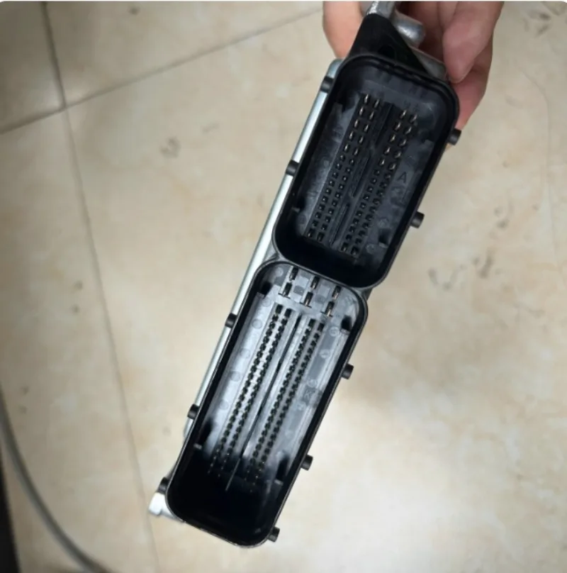 

Applicable to the engine computer board of JAC MD1CC8 electronic control unit: 0281020677, 0281 020 677