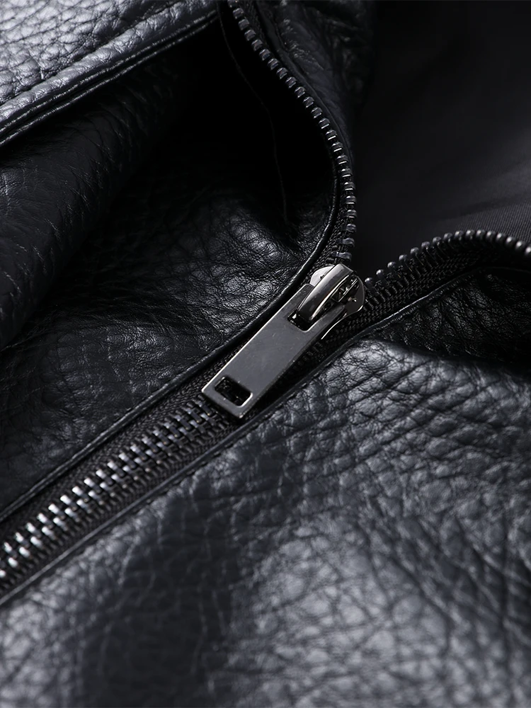 سترة نسائية كلاسيكية لخريف وشتاء 2025 من الجلد الأسود بأكمام طويلة وياقة ثابتة معطف سميك للدراجة النارية