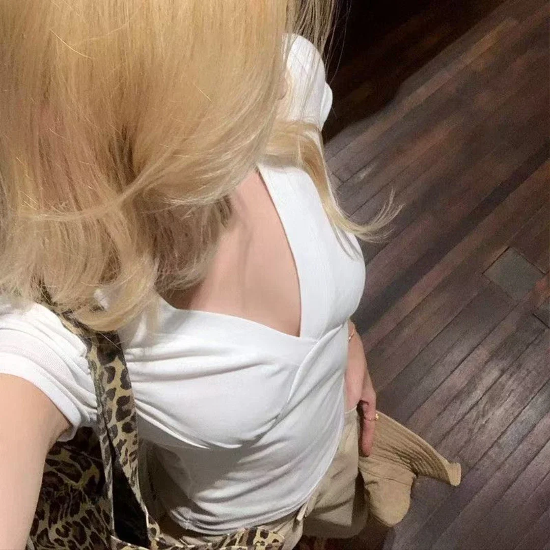 Korean White V-neck Short Sleeve Women T-shirt Clothing Summer 2025 New Slim Fit Sexy Elegant Chic Popular Women's Tops