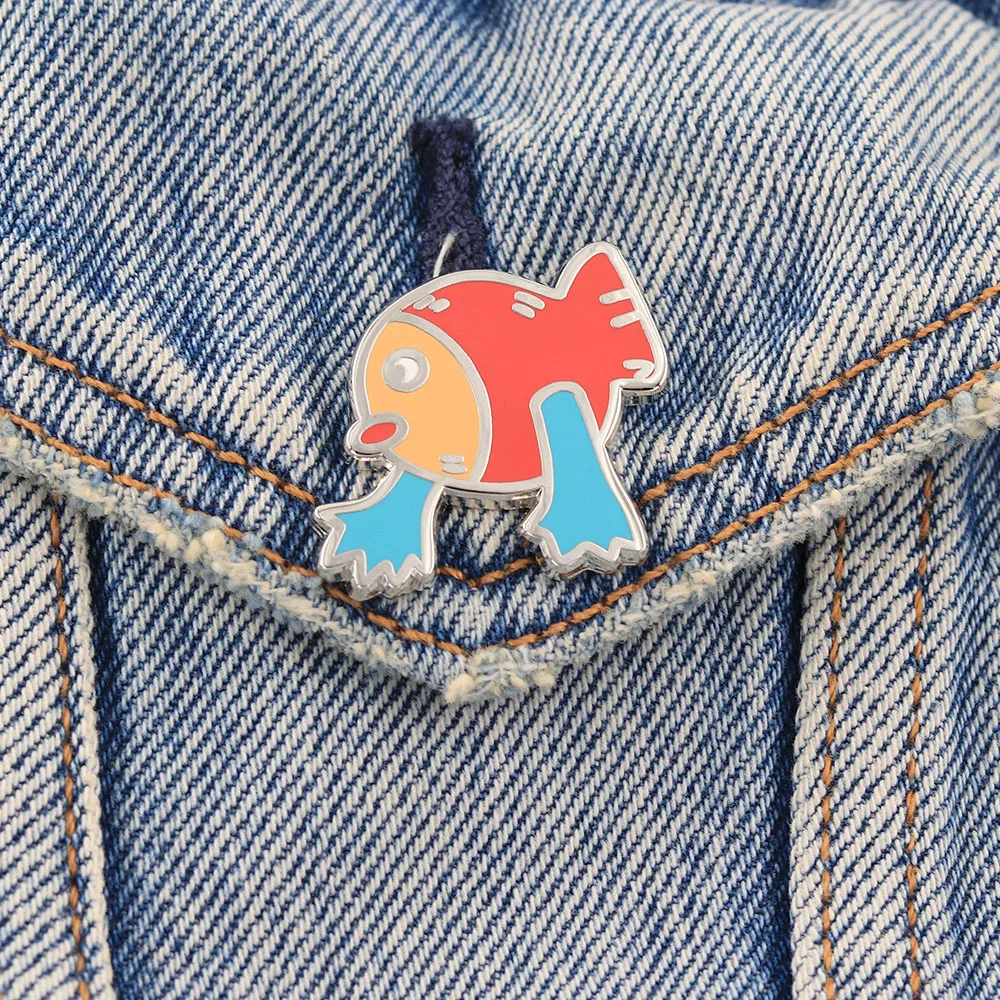 Lustiger, seltsamer Fisch mit Händen, Emaille-Anstecker, Cartoon-Meerestier-Abzeichen, niedliche Tier-Brosche für Rucksack, Kleidung, Reversnadel, Schmuck, Geschenk – Detail 7