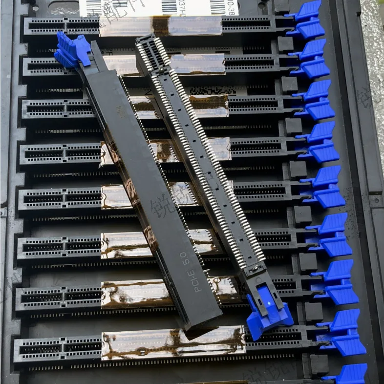 For Imported PCIE5.0 Graphics Card Slot GEN5.0 Slot 16X SMD 164Pin Fish Tail Buckle Slot