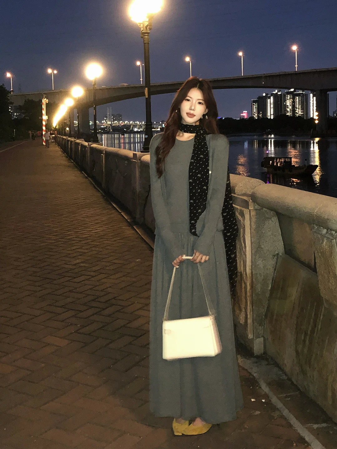 

Удобный комплект из двух предметов: топ с круглым вырезом и юбка с высокой талией на пуговицах, женский модный осенний повседневный костюм из трех предметов