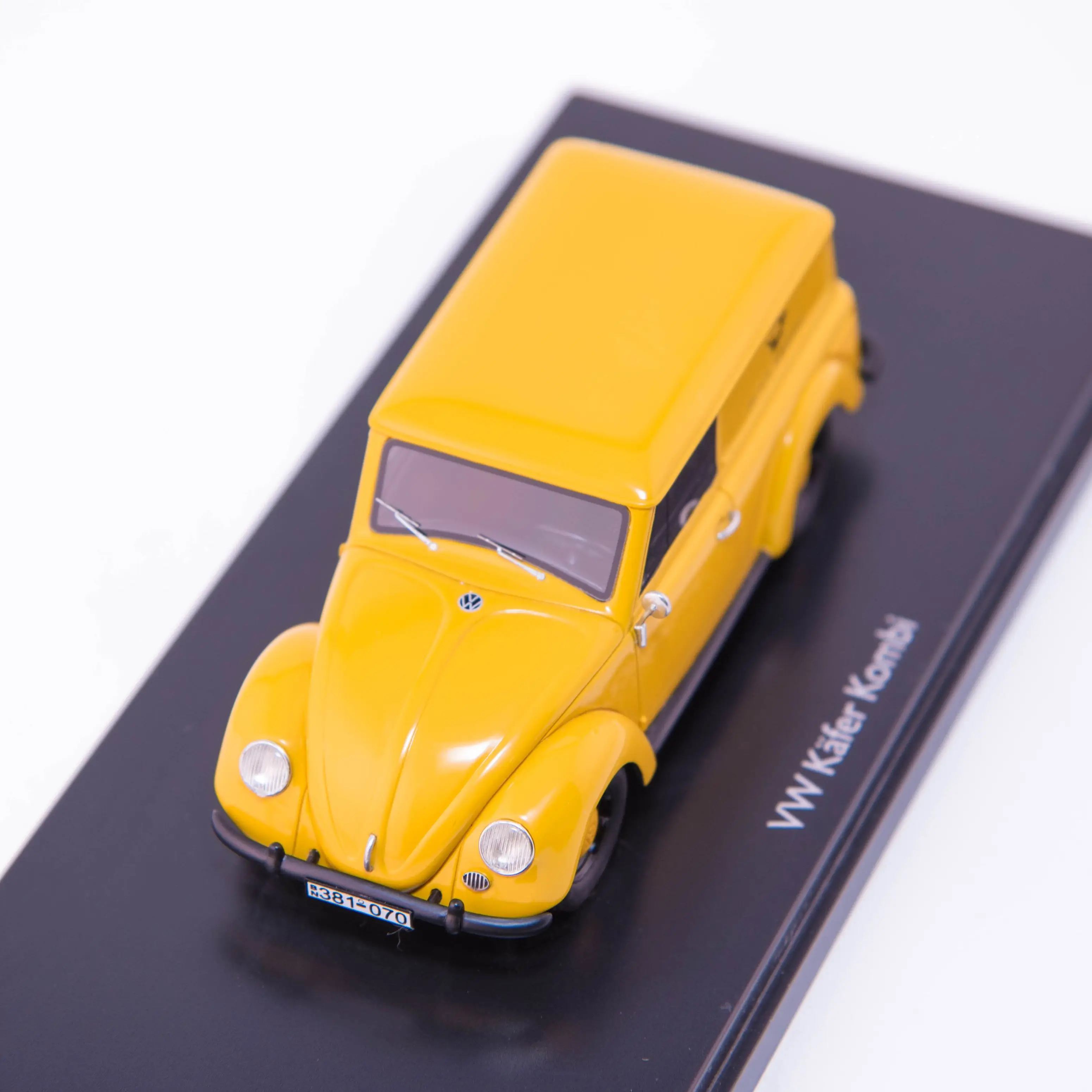 

1:43 High Simulation Kafer Combi Resin Car Model WhiteCast Handmade Classic Car Model For Collection