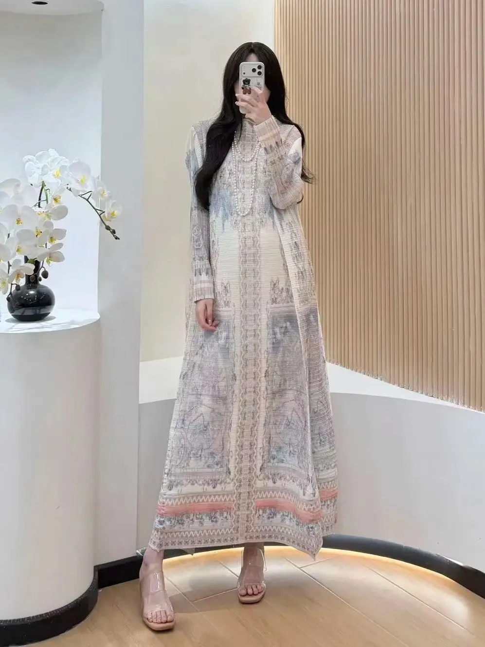 

Fold Abaya Horizontal Pleated Vintage Pattern Long Sleeve Loose Maxi Gown Arabic Classic Style Modest Trendy Daily Staples 2026