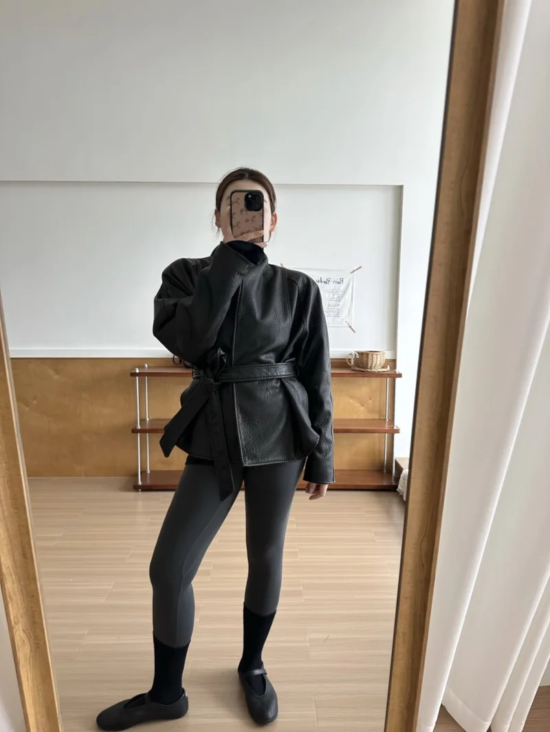 ETJ Damen PU-Leder Vintage Wickeljacke mit Gürtel, hochgeschlossener Kurzmantel, Frühjahr 2026, minimalistische Retro-Urban-Mode-Oberbekleidung – Detail 4