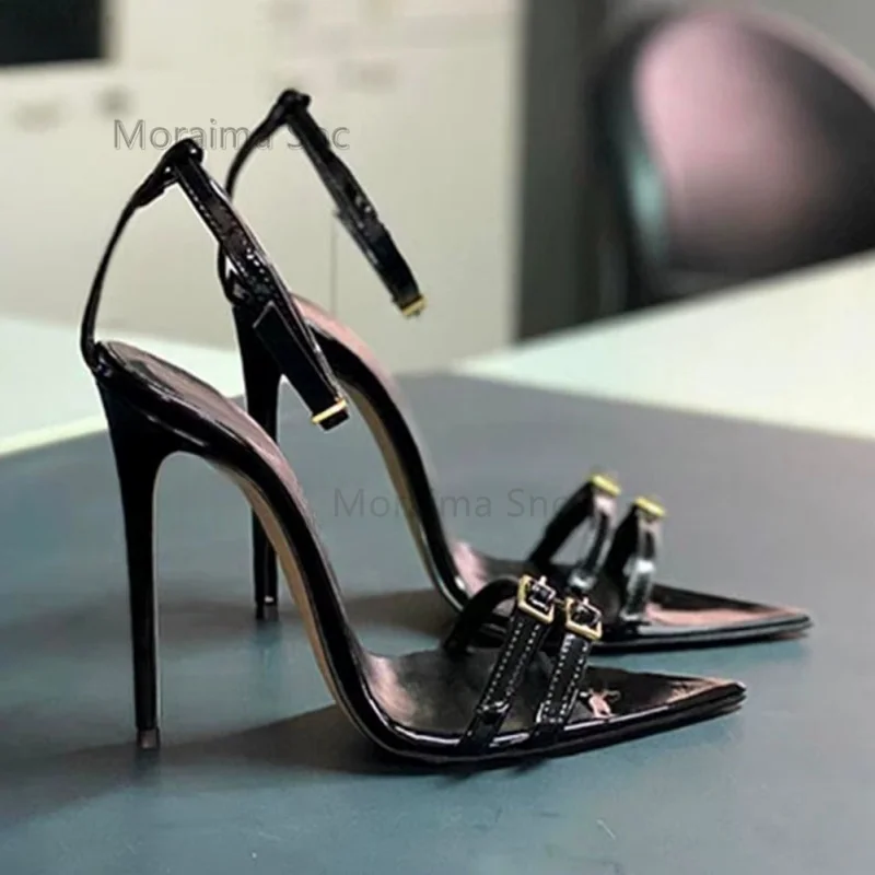 

Черные сандалии из лакированной кожи с ремешком, женские пикантные элегантные модельные туфли на шпильке с острым носком и двойной пряжкой, офисные туфли для вечеринок