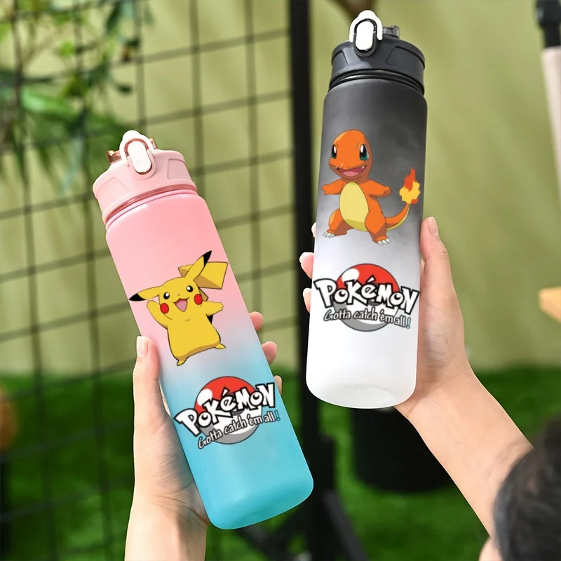 800 ml Pokemon Pikachu Sport-Wasserflasche mit Strohhalm, auslaufsicheres Trinkgeschirr, tragbarer Charizard-Wasserbecher aus Kunststoff, Fitness-Krug, Geschenk