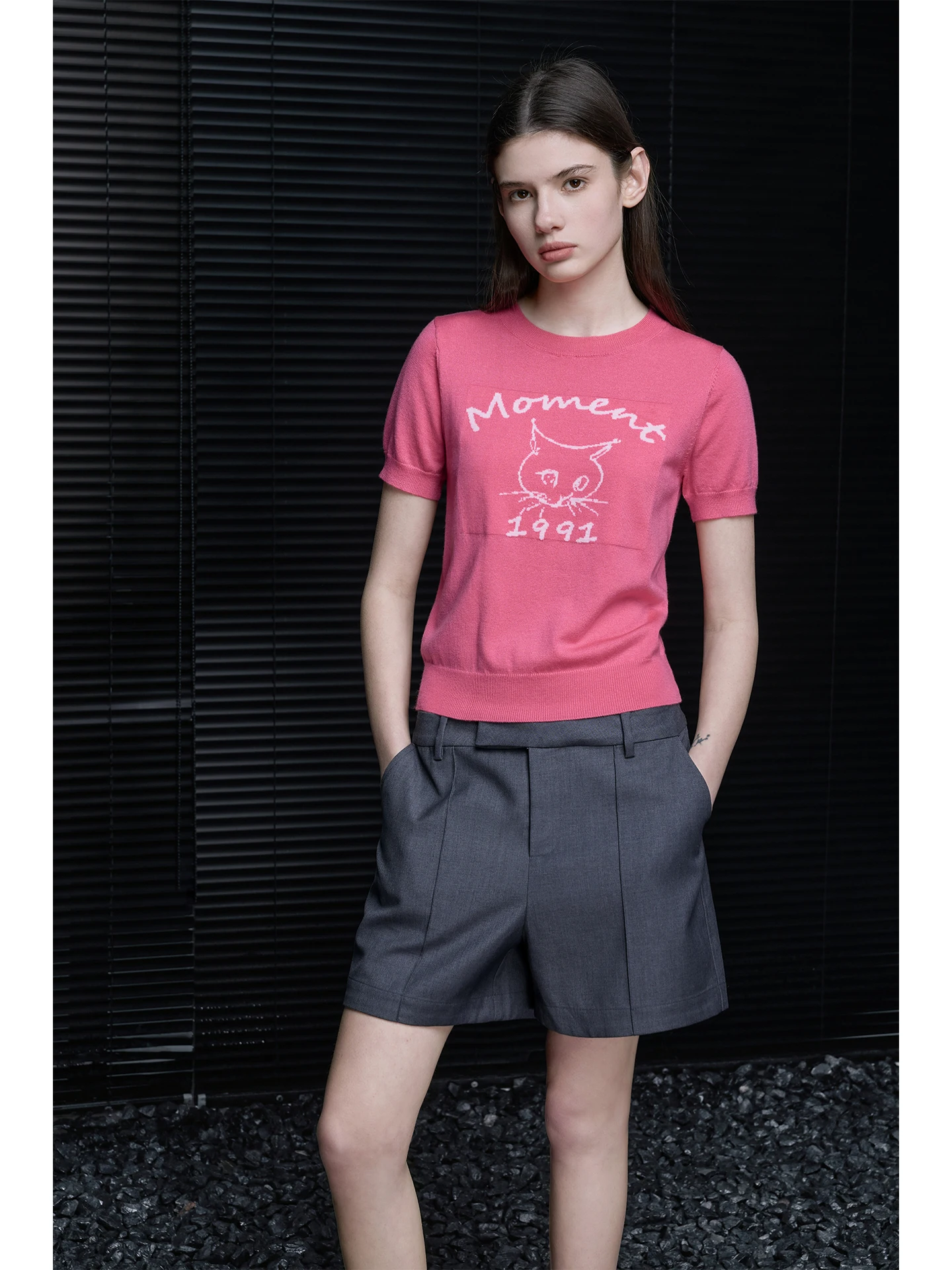 

Новинка Весна-Лето: Женская вязаная футболка с коротким рукавом, круглым вырезом, вышивкой, в уличном стиле, приталенная, из шерсти.